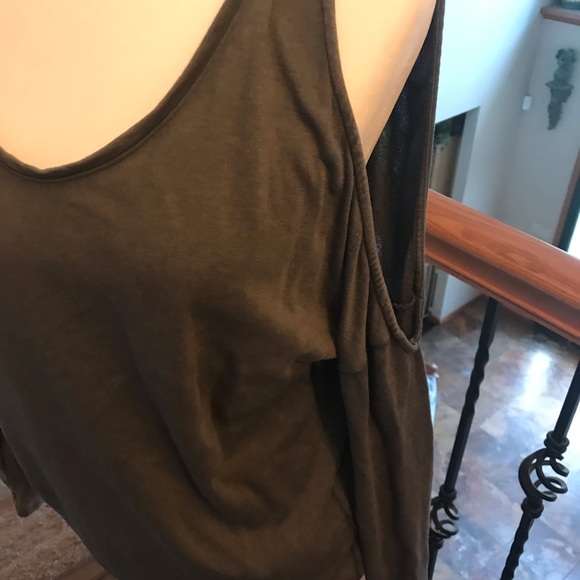 😻 Cold Shoulder Tunic - Picture 3 of 6